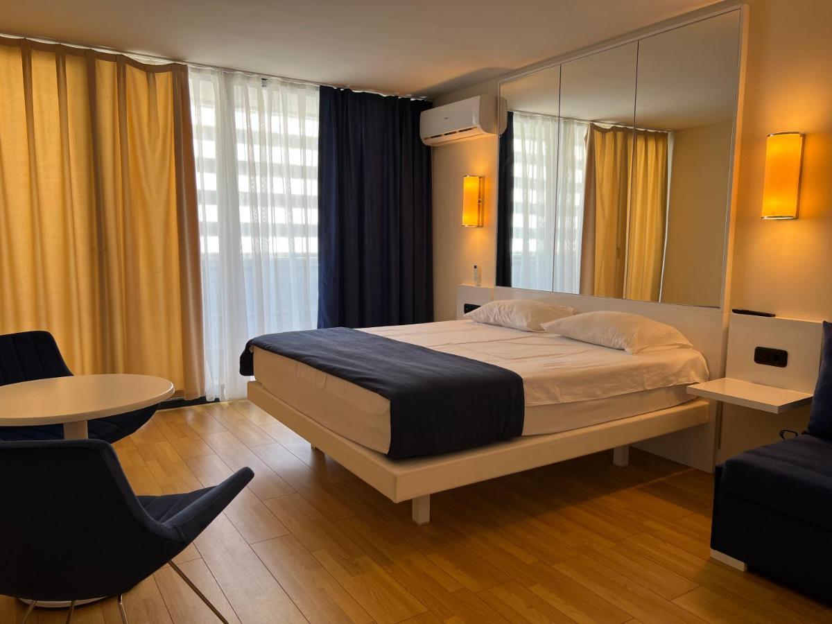 Orbi City Lux Apartment Batoemi Buitenkant foto