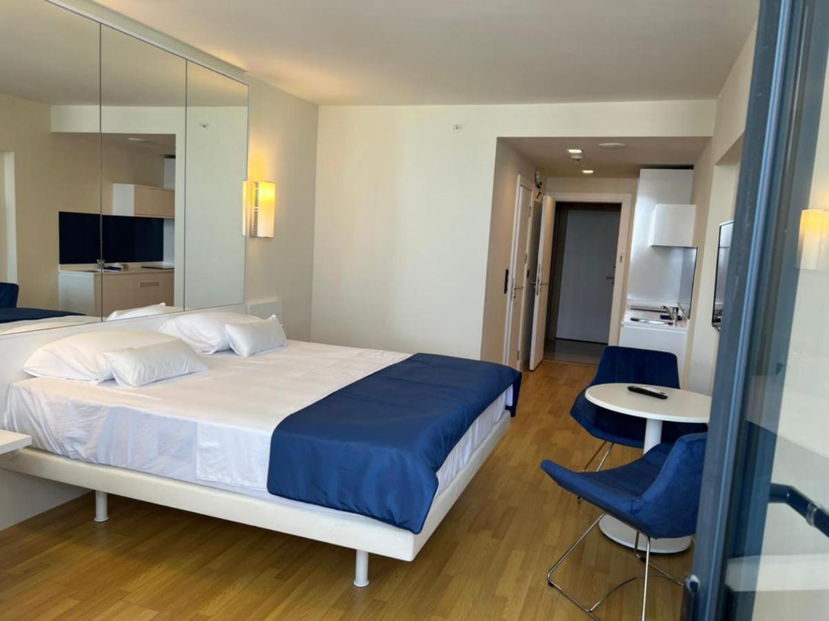 Orbi City Lux Apartment Batoemi Buitenkant foto